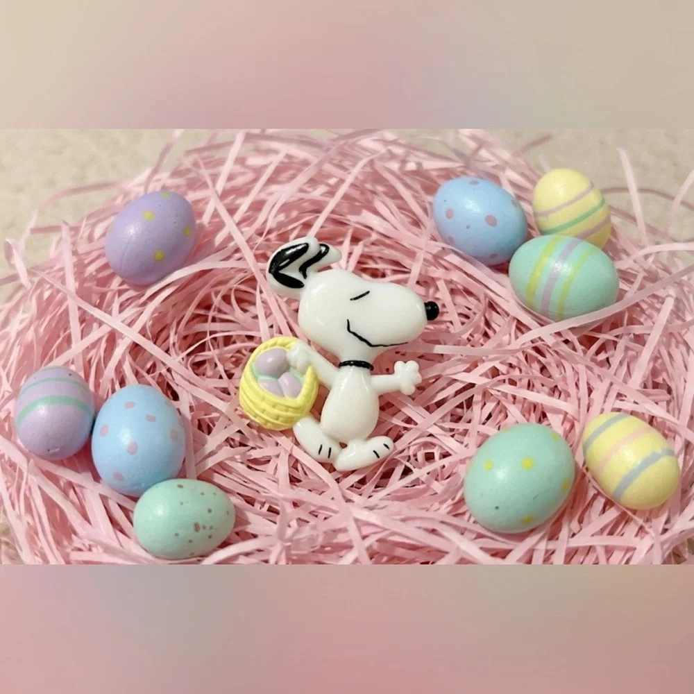 Hallmark Snoopy Easter Pin - White and Yellow 1958
